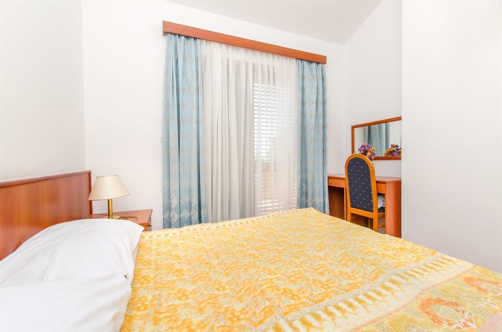 Apartments Meridiana 1 Оребич Экстерьер фото