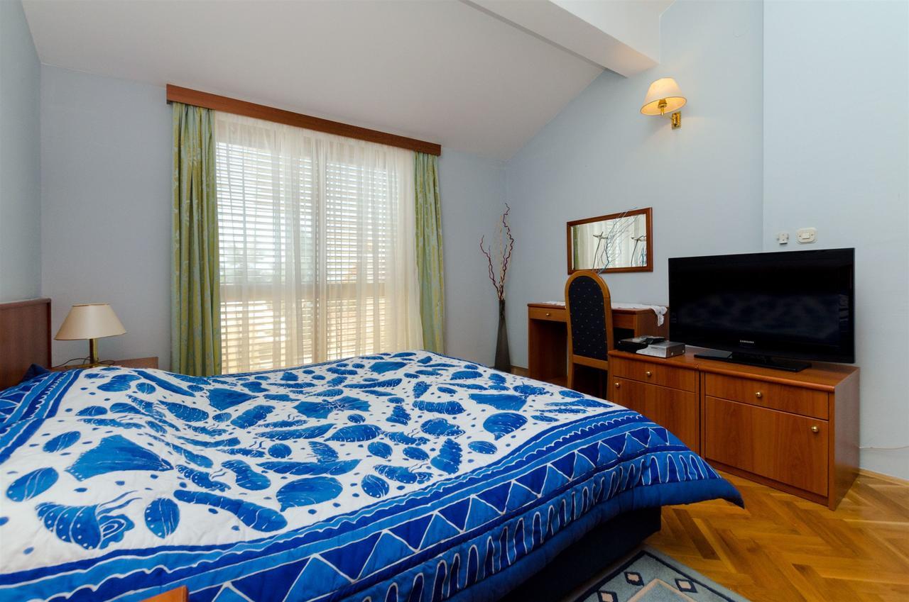 Apartments Meridiana 1 Оребич Экстерьер фото